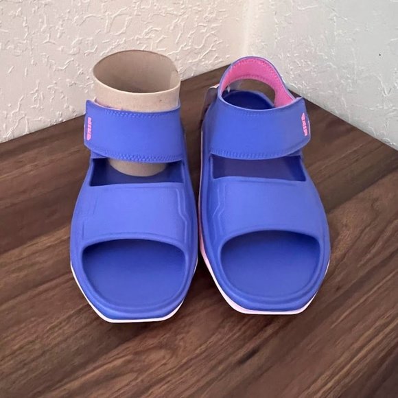 NWB NWT Nike Playscape (GS) Big Kids' Sandals Sapphire-Sunset Pulse - Picture 8 of 11